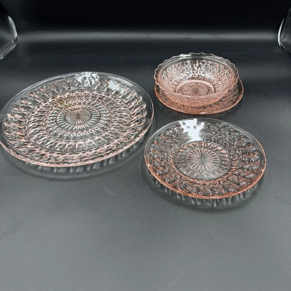 Jeannette Depression Glass‎ Pink  Button & Bows 4 Piece Set Plate Soup Salad 9